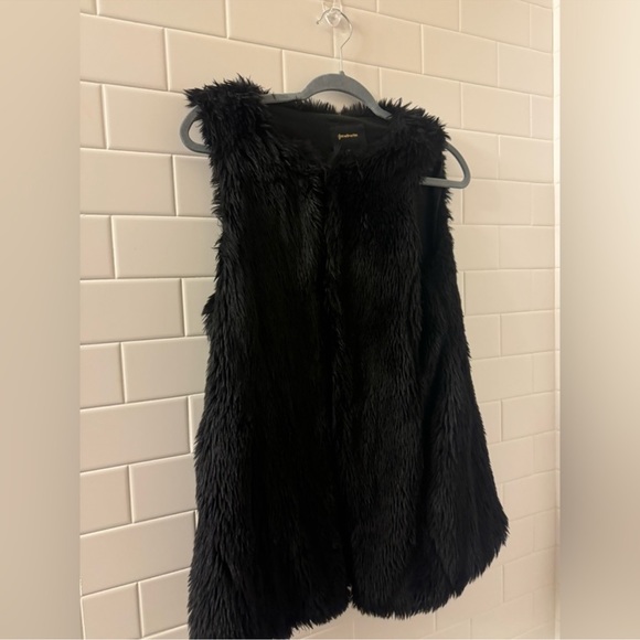 Stradivarius fur vest bundle in black and camel - Picture 2 of 2